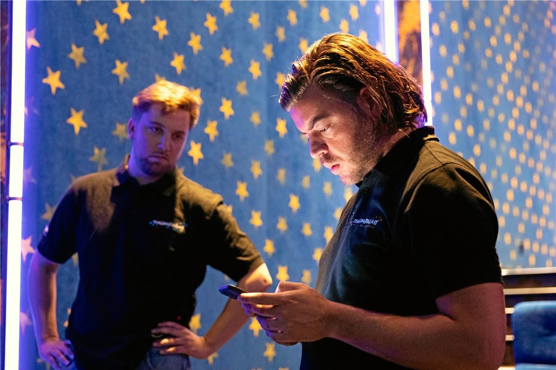 Film ab nach dem Lockdown Marius Lochmann (rechts), Geschäftsführer der Lochmann Filmtheaterbetriebe, und Matthias Schönhaar, Leiter des Traumpalasts in Backnang, freuen sich auf die Rückkehr der Kinobesucher.