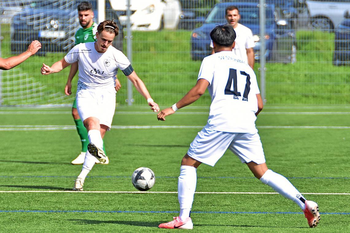 Marius Seitter (links) will mit dem SV Steinbach heute Abend die erste Relegationshürde überspringen. Archivfoto: Tobias Sellmaier