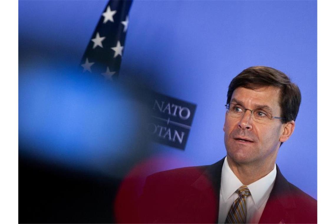 Mark Esper, Verteidigungsminister der USA, hat die Pläne zum Truppenabzug mit Trump besprochen. Foto: Virginia Mayo/AP Pool/dpa