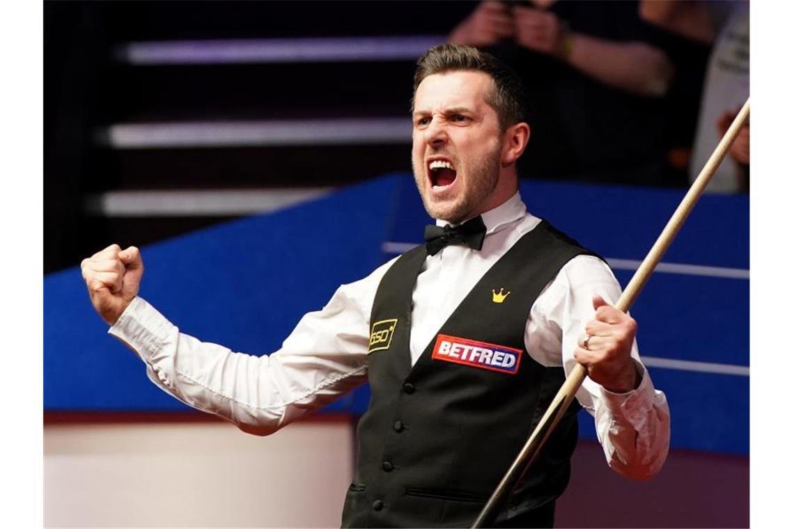 Selby zum vierten Mal Snooker-Weltmeister Mark Selby jubelt über seinen Sieg. Foto: Zac Goodwin/PA Wire/dpa