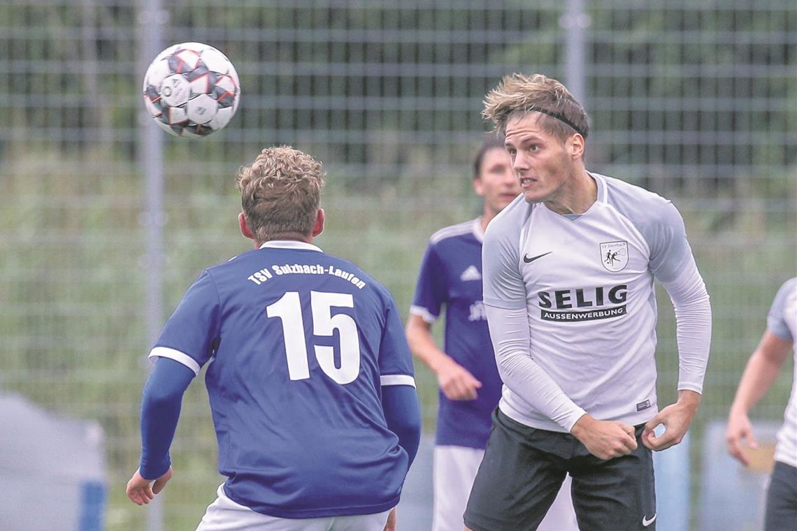 Steinbach bittet SVA zum Topspiel Mark Stösser (rechts) trifft mit dem SV Steinbach auf den SV Allmersbach. Foto: A. Becher