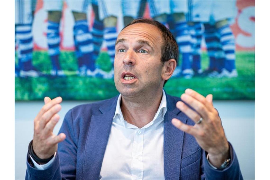 Marketing-Vorstand bei Schalke 04: Alexander Jobst. Foto: Guido Kirchner/dpa