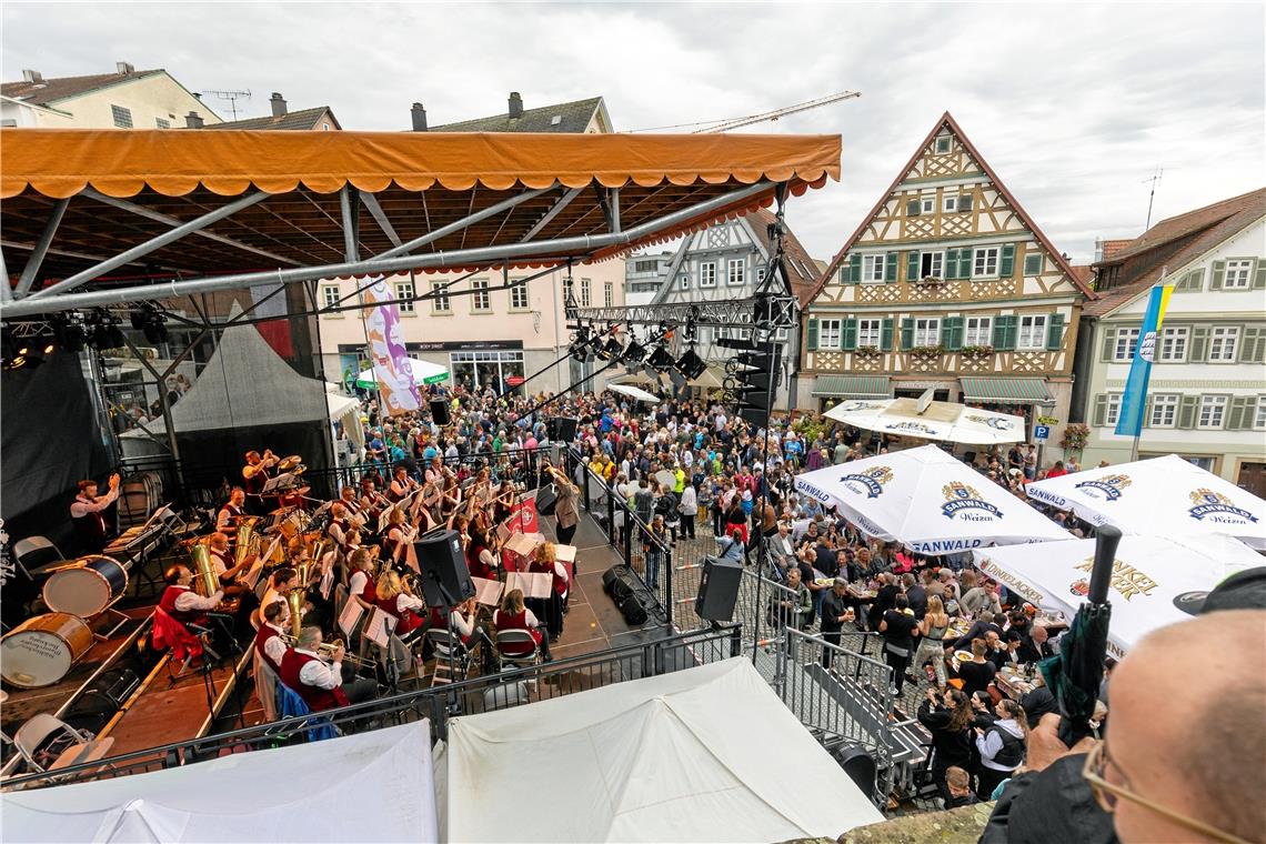 Marktstrasse mit Bühne // Freitag // 50. Backnanger Straßenfest