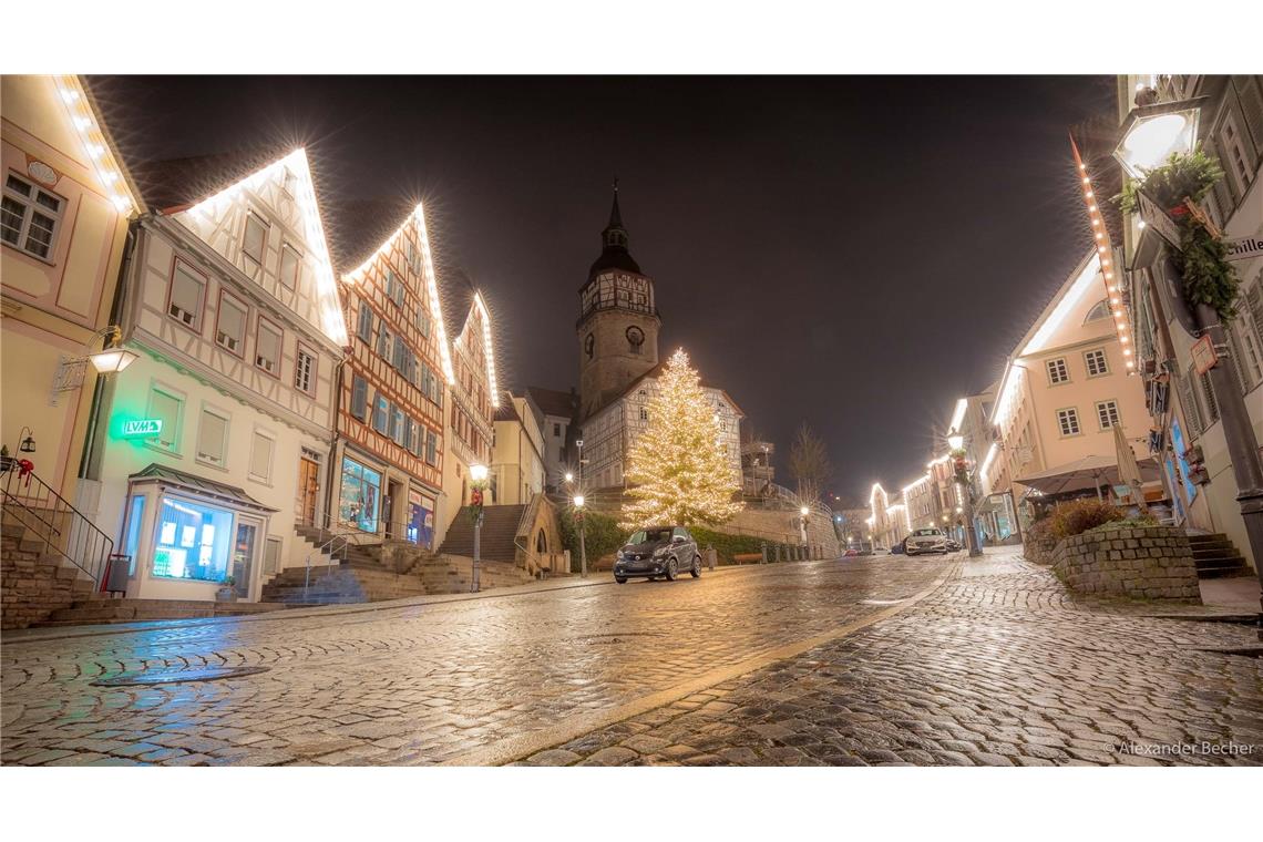 Marktstrasse // // Stadtturm unbeleuchtet bei Nacht