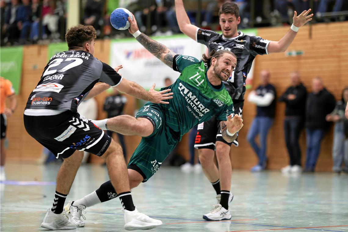 Siegesserie in der Murrtal-Arena fortführen Markus Dangers (beim Wurf) hat von allen HCOB-Spielern den kürzesten Weg zur neuen Halle. Foto: Alexander Becher