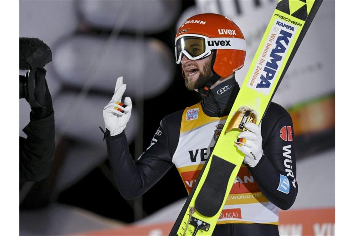 Markus Eisenbichler freut sich über den zweiten Platz. Foto: Emmi Korhonen/Lehtikuva/dpa