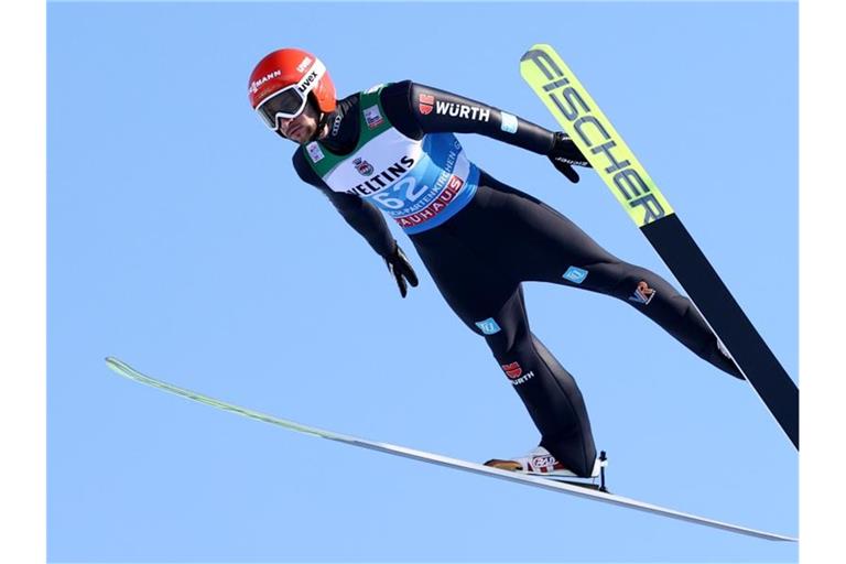 Markus Eisenbichler kam in der Qualifikation zum Neujahrsspringen auf den dritten Rang. Foto: Daniel Karmann/dpa