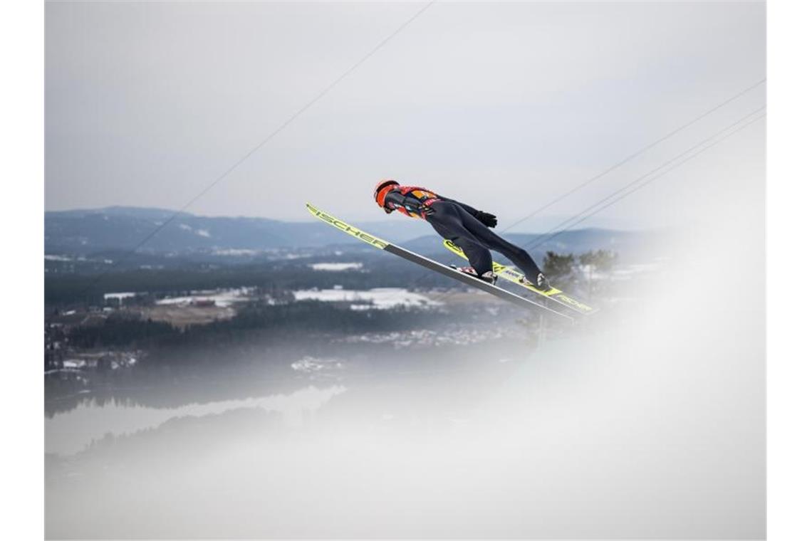„Mega“-Abschluss bei Flug-WM: Geiger und Co. holen Silber Markus Eisenbichler und das deutsche Team sicherten sich bei der Skiflug-WM Silber. Foto: Dominik Berchtold/Fa/dpa
