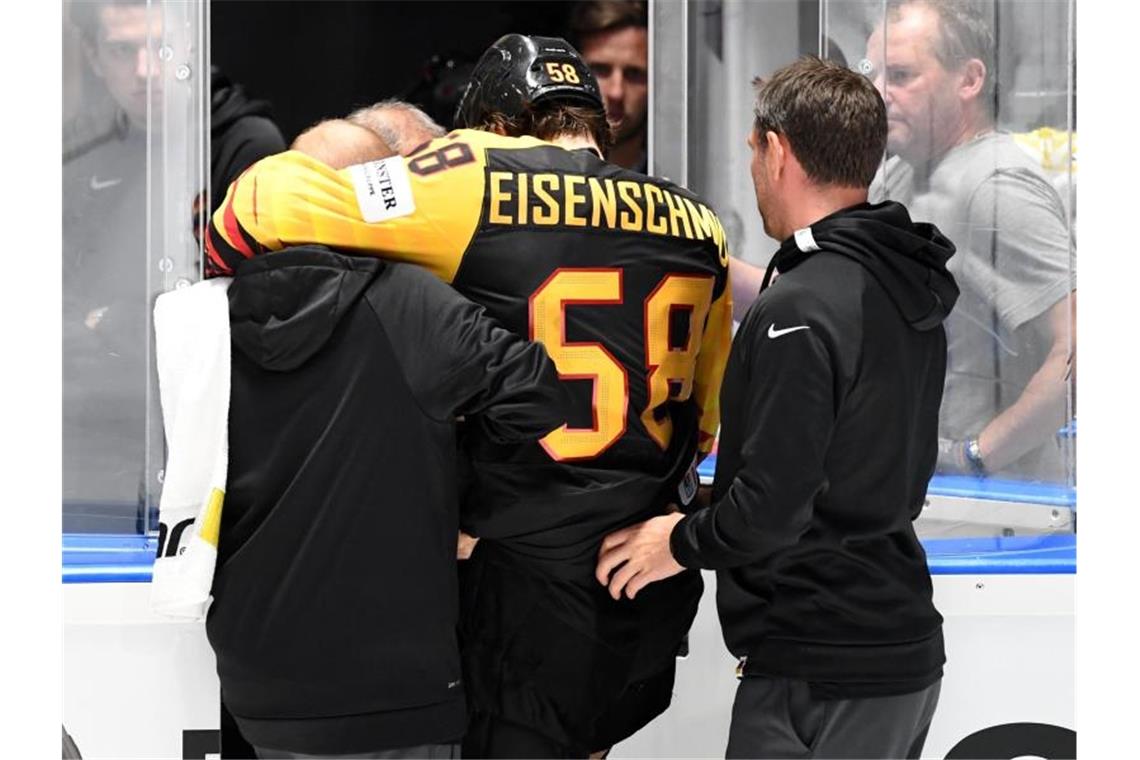 Markus Eisenschmid musste verletzt vom Eis. Foto: Monika Skolimowska