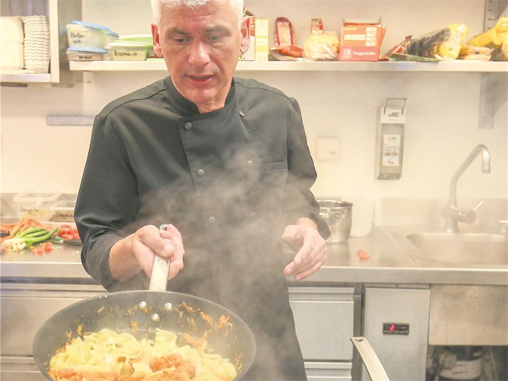 Am Geschmack der Kinder orientieren Markus Kübler, Betriebsleiter des „Segenswerk“, schätzt einfache Gerichte, die der ganzen Familie schmecken. Foto: A. Becher