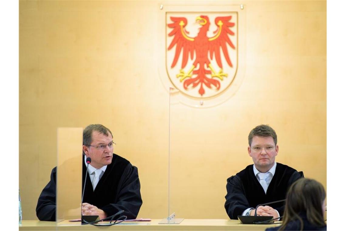 Markus Möller (l.), Präsident des Brandenburger Verfassungsgerichtes, und der Vizepräsident Michael Strauß. Foto: Soeren Stache/dpa-Zentralbild/ZB