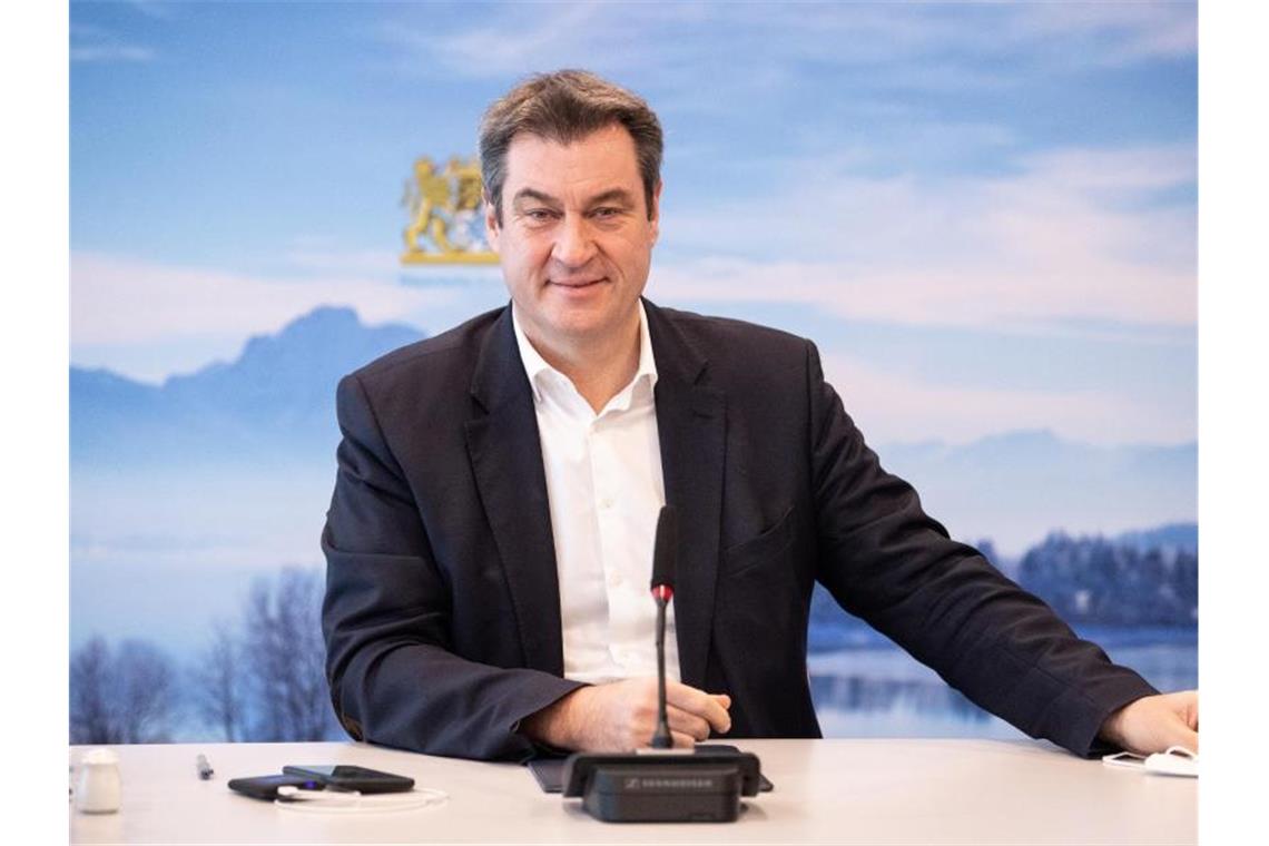 Söder: Fehler im Krisenmanagement Mitursache für Wahlpleiten Markus Söder (CSU) sitzt in der bayerischen Staatskanzlei. Foto: Matthias Balk/dpa Pool/dpa
