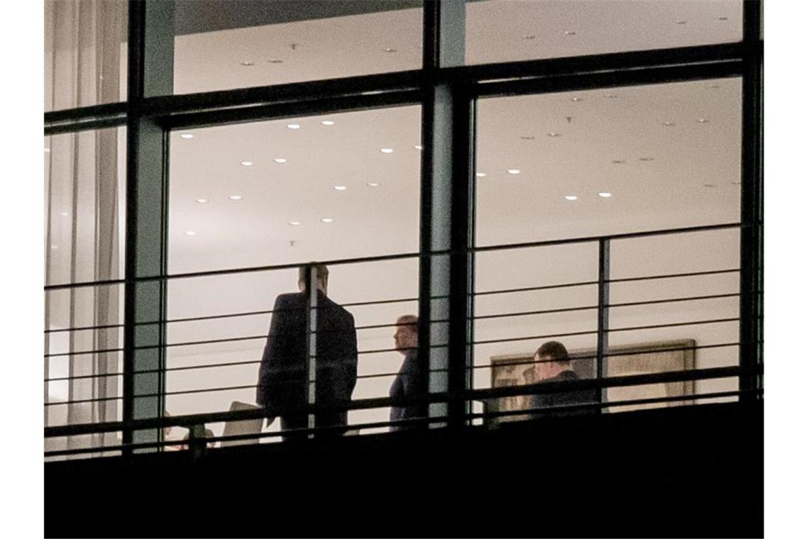 Regierung wirbt um Vertrauen für Corona-Krisenmanagement Markus Söder (l-r), Angela Merkel und Jens Spahn beim Koalitionsausschuss im Bundeskanzleramt. Foto: Christoph Soeder/dpa