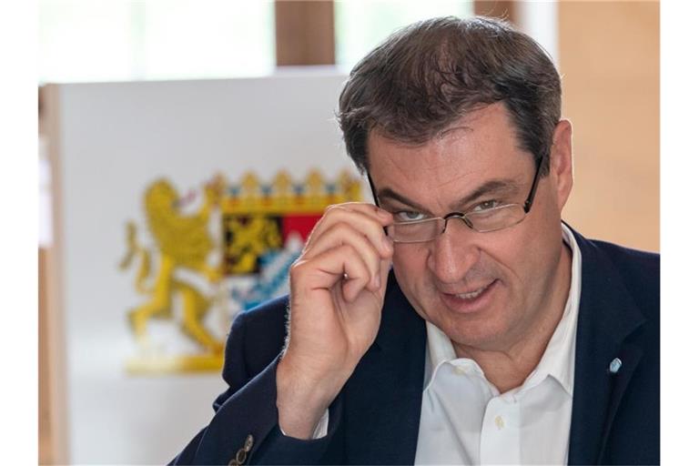 Markus Söder zu Beginn der Kabinettssitzung an seinem Platz in der Bayerischen Staatskanzlei. Foto: Peter Kneffel/dpa-Pool/dpa