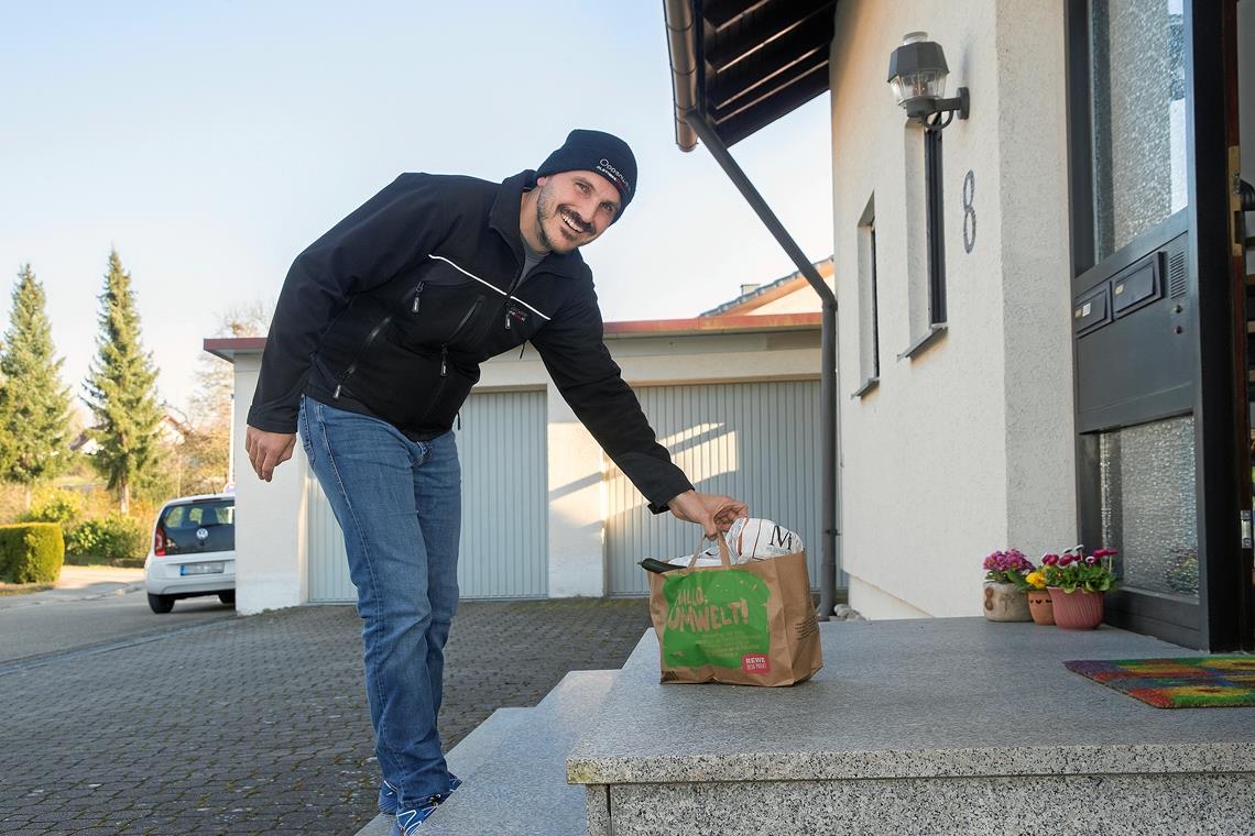 Markus Traub von den Oldtimerfreunden Oppenweiler ist einer von vielen Einkaufshelfern für ältere oder kranke Menschen. Foto: J. Fiedler