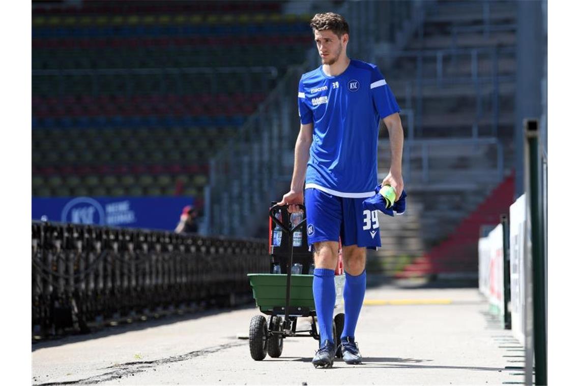KSC-Verteidiger Dinger reist verletzt aus Trainingslager ab Marlon Dinger vom Karlsruher SC. Foto: Matthias Hangst/Getty-Pool/dpa/Archivbild