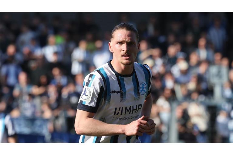 Marlon Faß beginnt für Samuel Unsöld im Sturmzentrum.        


Foto: Baumann/Hansi Britsch 