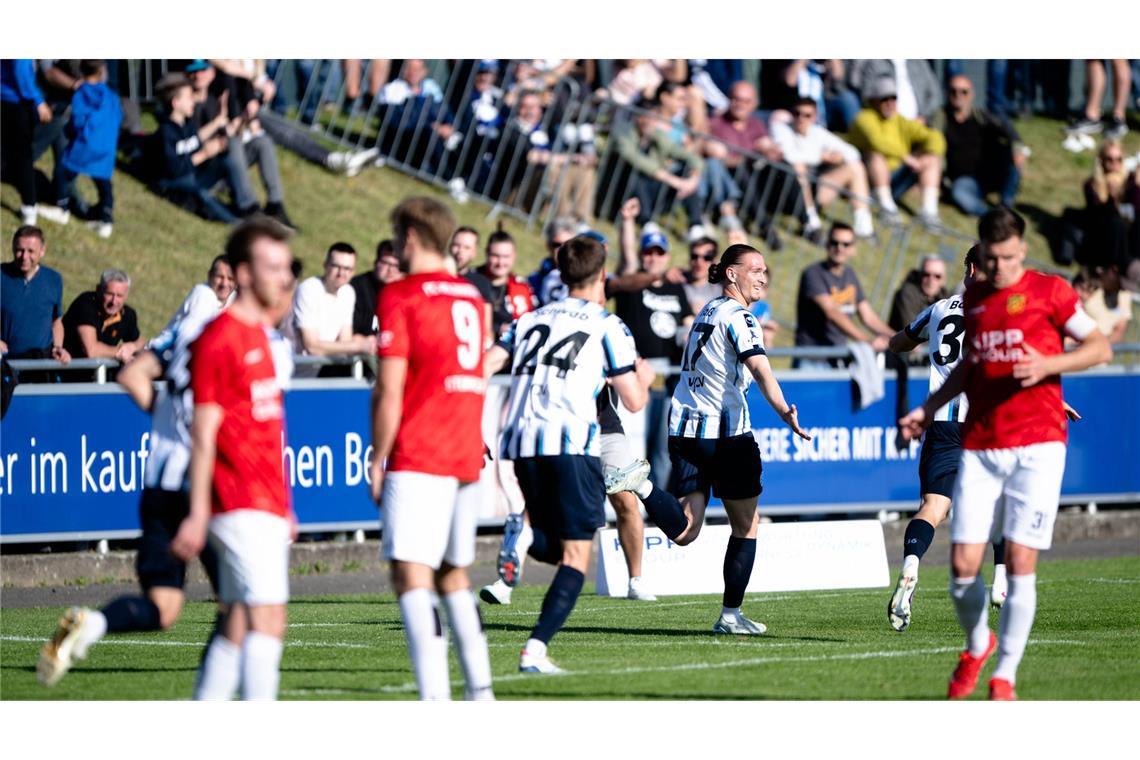 Marlon Faß bejubelt eines seiner vier Tore.