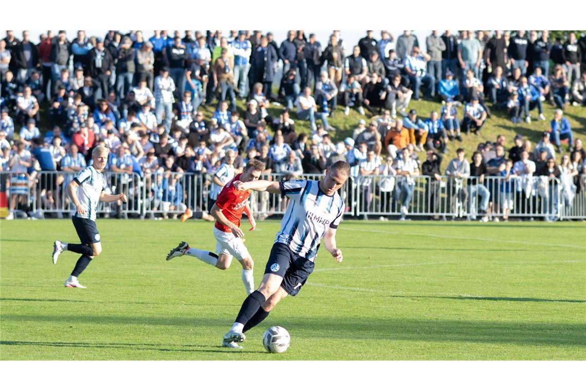 Marlon Faß erzielte vor über 1000 Kickers-Fans in Holzhausen vier Tore.