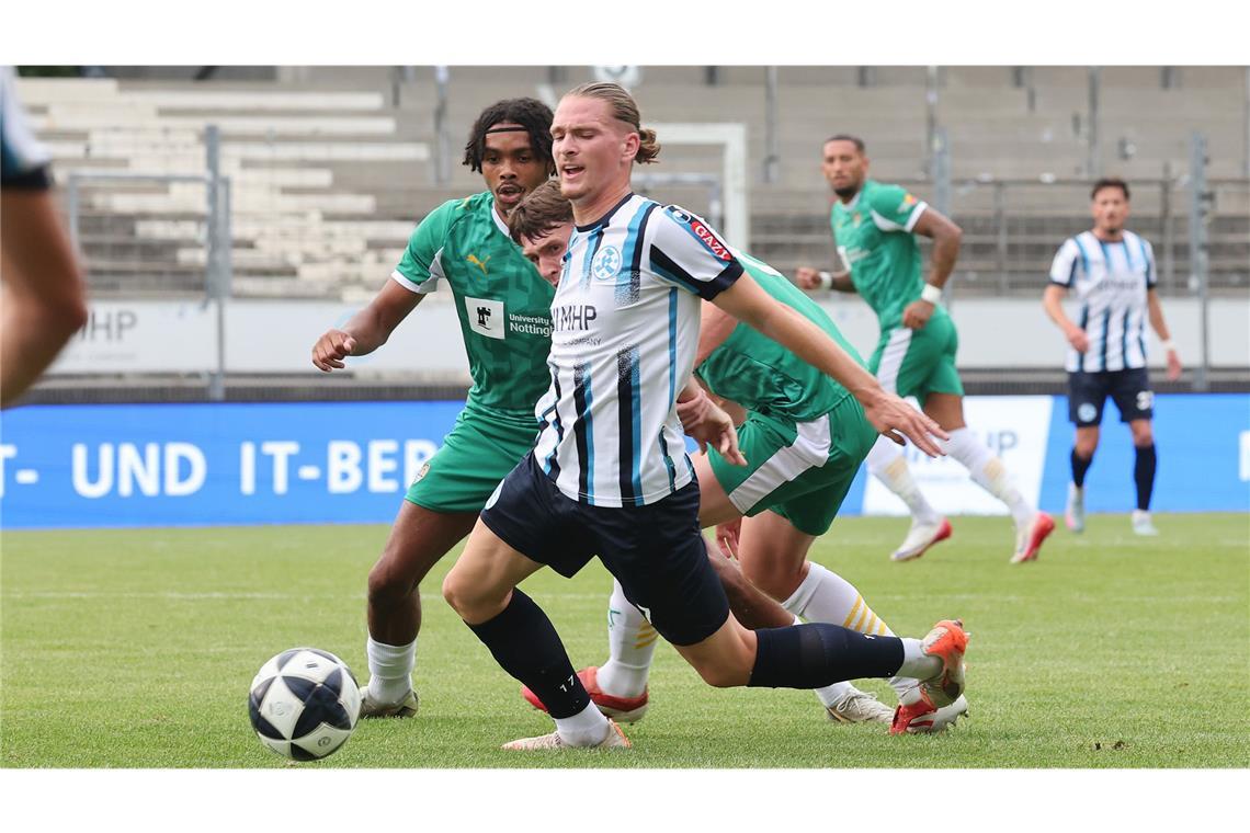 Talent mit Ambitionen – Marlon Faß will über die Blauen ganz nach oben Marlon Faß ist ein durchsetzungsstarker Strafraumstürmer.