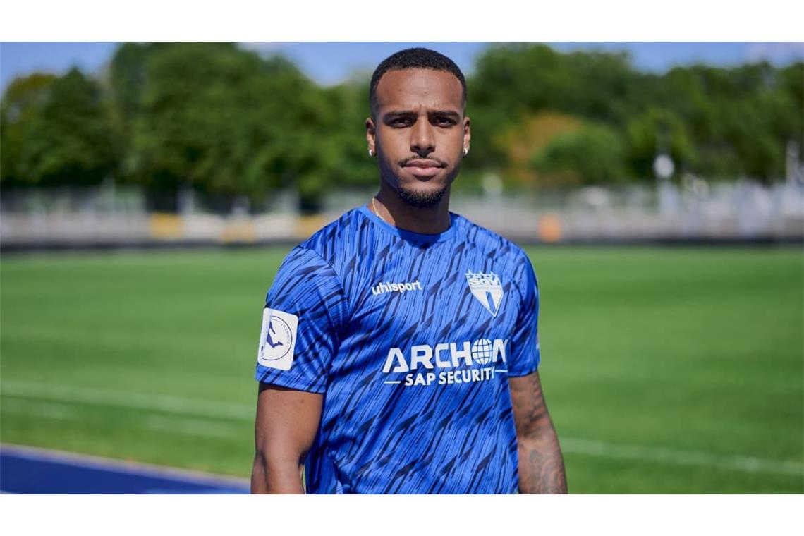 Marlon Mustapha schafft in der Regionalliga Süwest für den SGV&nbsp; Heilbronn-Freiberg vier Scorerpunkte in einer Halbzeit gegen Mainz 05 II.