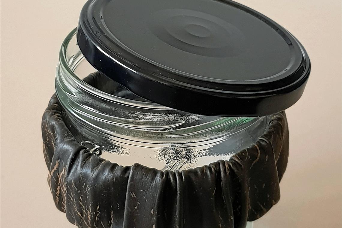 Kaum Nachfrage nach Mehrweggeschirr in Backnang Marmeladenglas mit Manschette als Alternative. Foto: privat