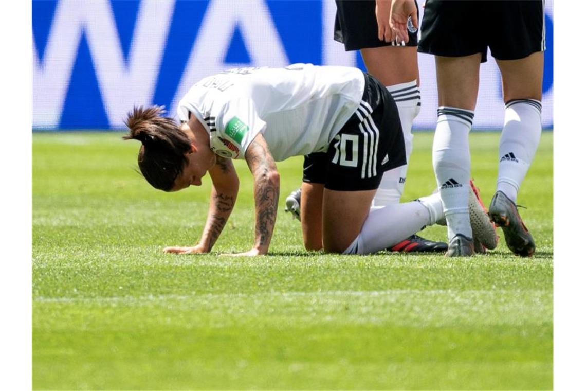 DFB-Frauen wollen gegen Spanien „Tore schießen“ Marozsan rechter Fuß ist nach dem Spiel gegen China stark angeschwollen. Foto: Sebastian Gollnow
