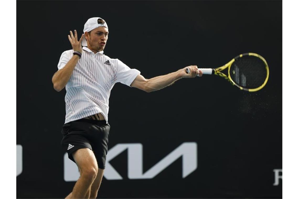 Düstere Kerber- und Damen-Bilanz bei Australien Open Marterer unterliegt dem an Nummer 20 gesetzten US-Amerikaner Taylor Fritz mit 6:7 (8:10), 3:6, 2:6. Foto: Frank Molter/dpa