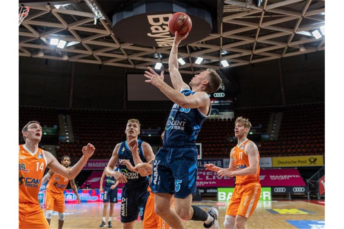 Martin Hermannsson feierte mit Alba Berlin einen klaren Sieg gegen Rasta Vechta. Foto: Tilo Wiedensohler/camera4/BBL/Pool/dpa