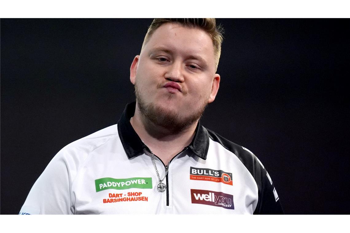 Ein Abziehbild: Schindlers Scheitern bei der Darts-WM Martin Schindler ist nach diversen Fehlwürfen auf die Doppelfelder bedient.