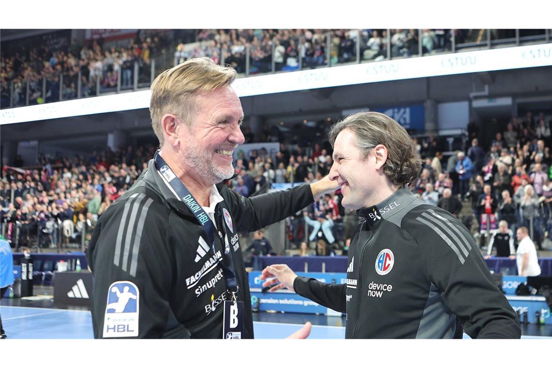 Ohne kühlen Kopf in der Crunchtime Martin Schwalb, Assistent Johannes Sellin: Erlangens Trainerduo jubelt.