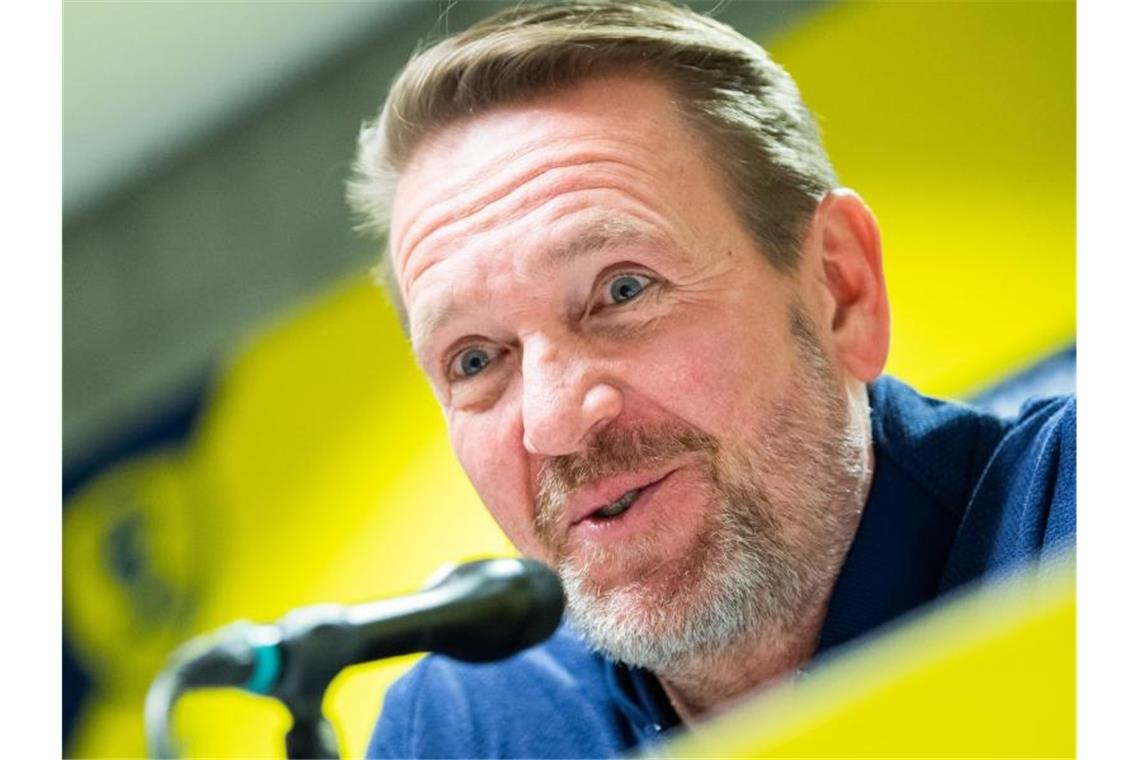 Martin Schwalb, Trainer der Rhein-Neckar Löwen, spricht. Foto: Tom Weller/dpa/Archivbild