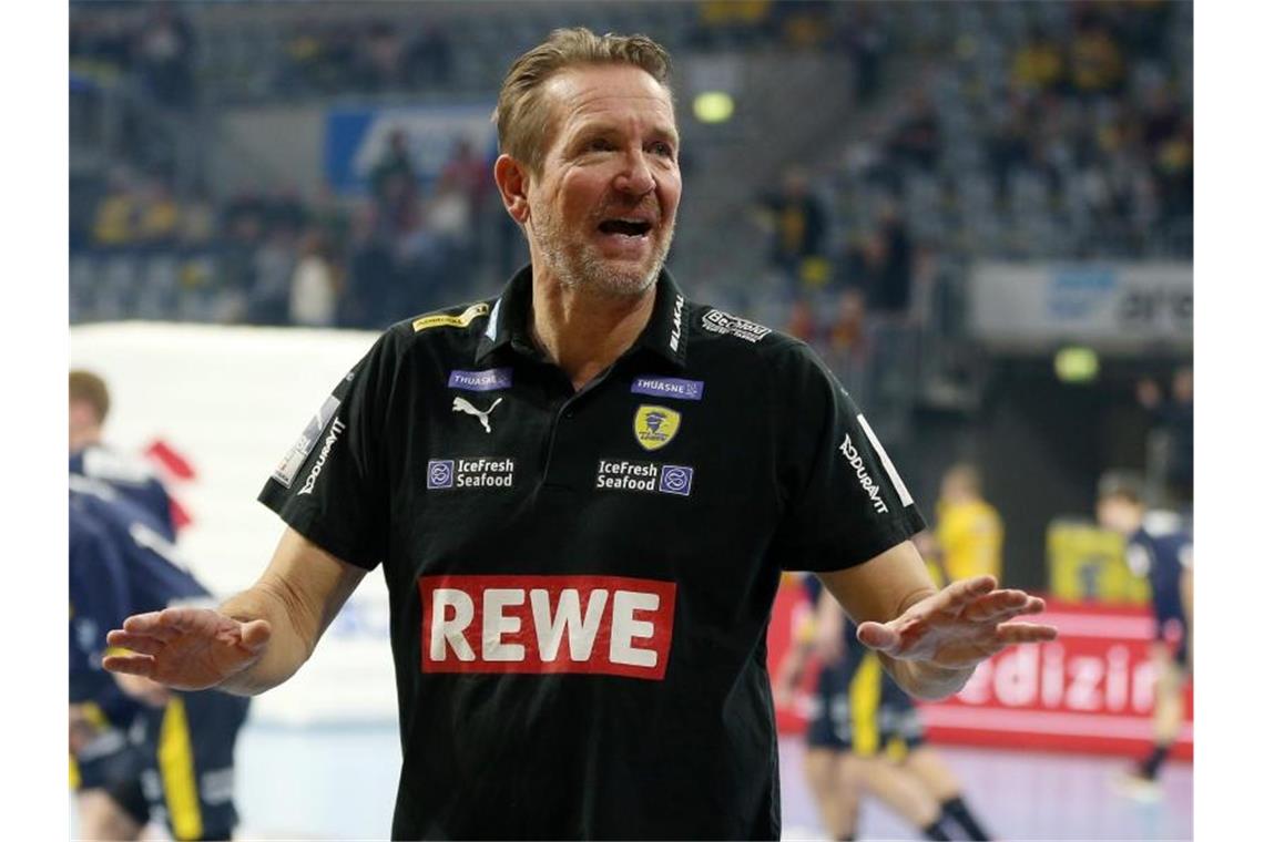 Handball-Coach Schwalb warnt Fußball: „Solidarität zeigen“ Martin Schwalb vor einem Spiel. Foto: Michael Deines/dpa/Archivbild