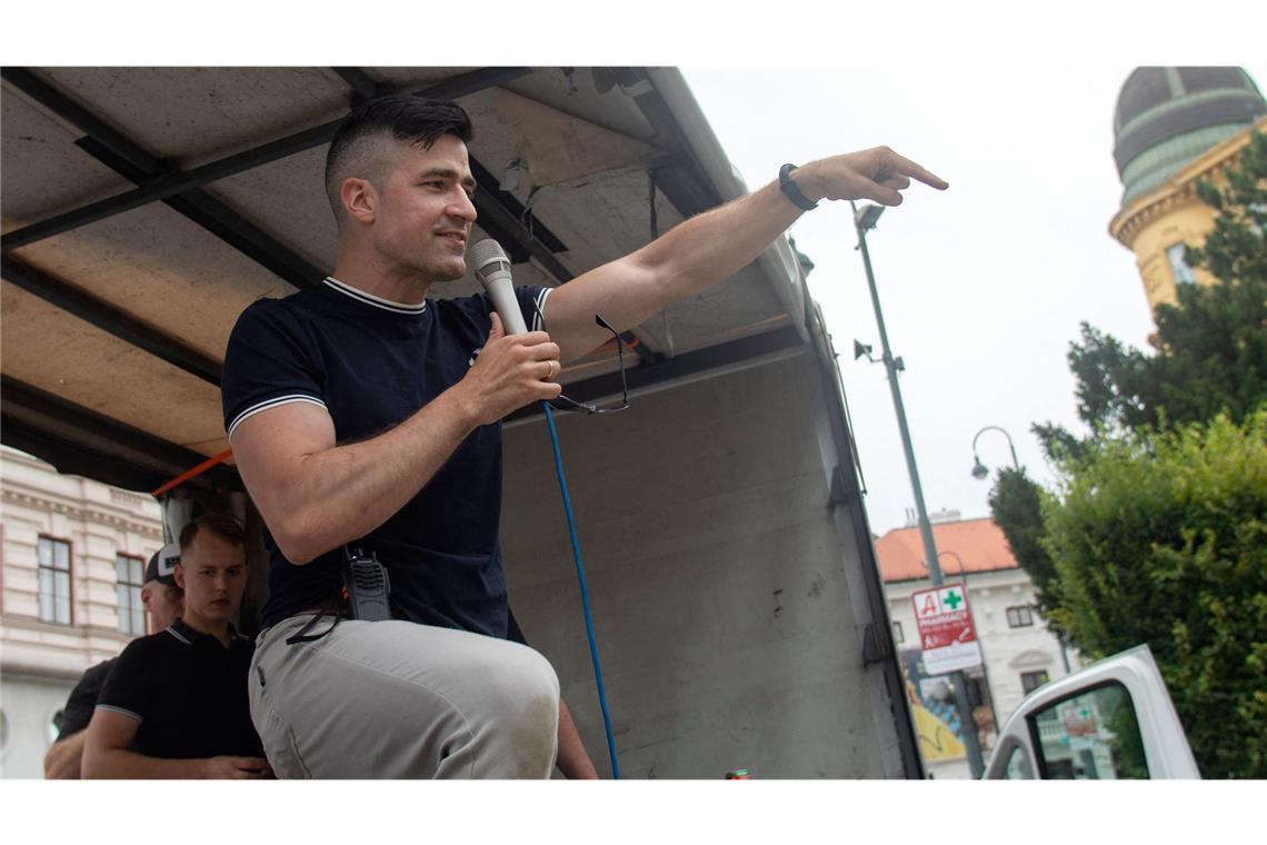 Martin Sellner auf einer Demonstration in Wien, 2024 (Archivbild)