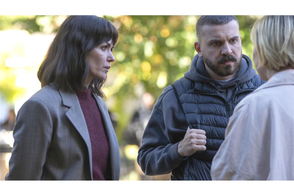 „Dunkelheit“: Wie war der neue „Tatort“ aus Frankfurt? Maryam Azadi (Melika Foroutan) und Hamza Kulina (Edin Hasanović) sprechen mit der Tochter eines Serienmörders.