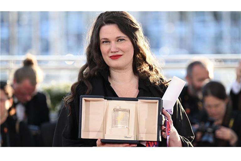 Mascha Schilinski mit dem Jurypreis beim Filmfest in Cannes im Mai 2025.