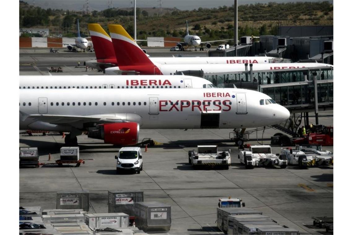 Maschinen der Fluggesellschaft Iberia Express am Madrider Flughafen. Foto: Óscar Cañas/EUROPA PRESS/dpa