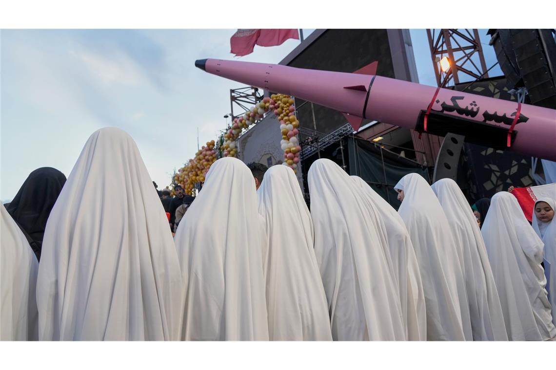 Massenhochzeit im Krieg