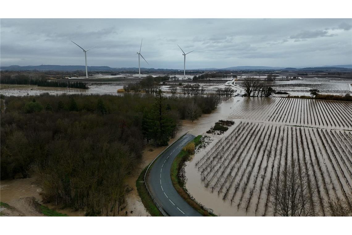 Massive Regenfälle haben in Südfrankreich für Überflutungen und Behinderungen geführt.