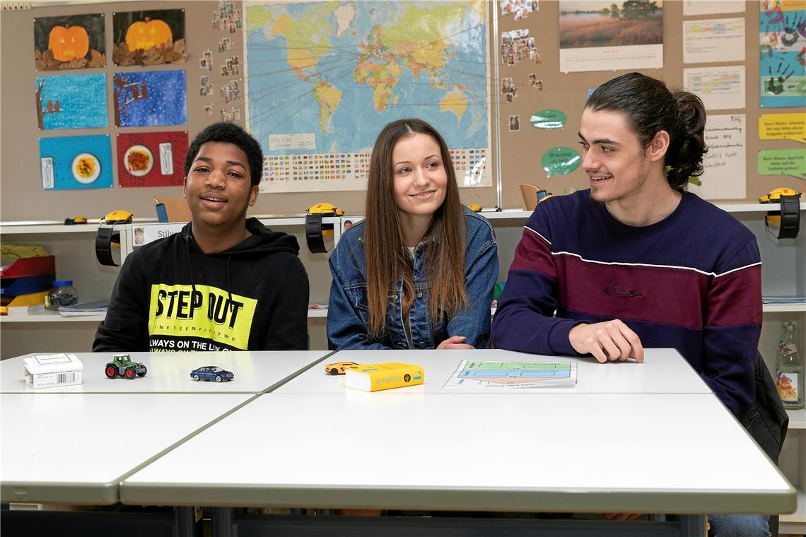 Mateos, Antonela und David (von links) haben die Internationale Vorbereitungsklasse erfolgreich absolviert und streben nun ihren Schulabschluss an. Foto: J. Fiedler