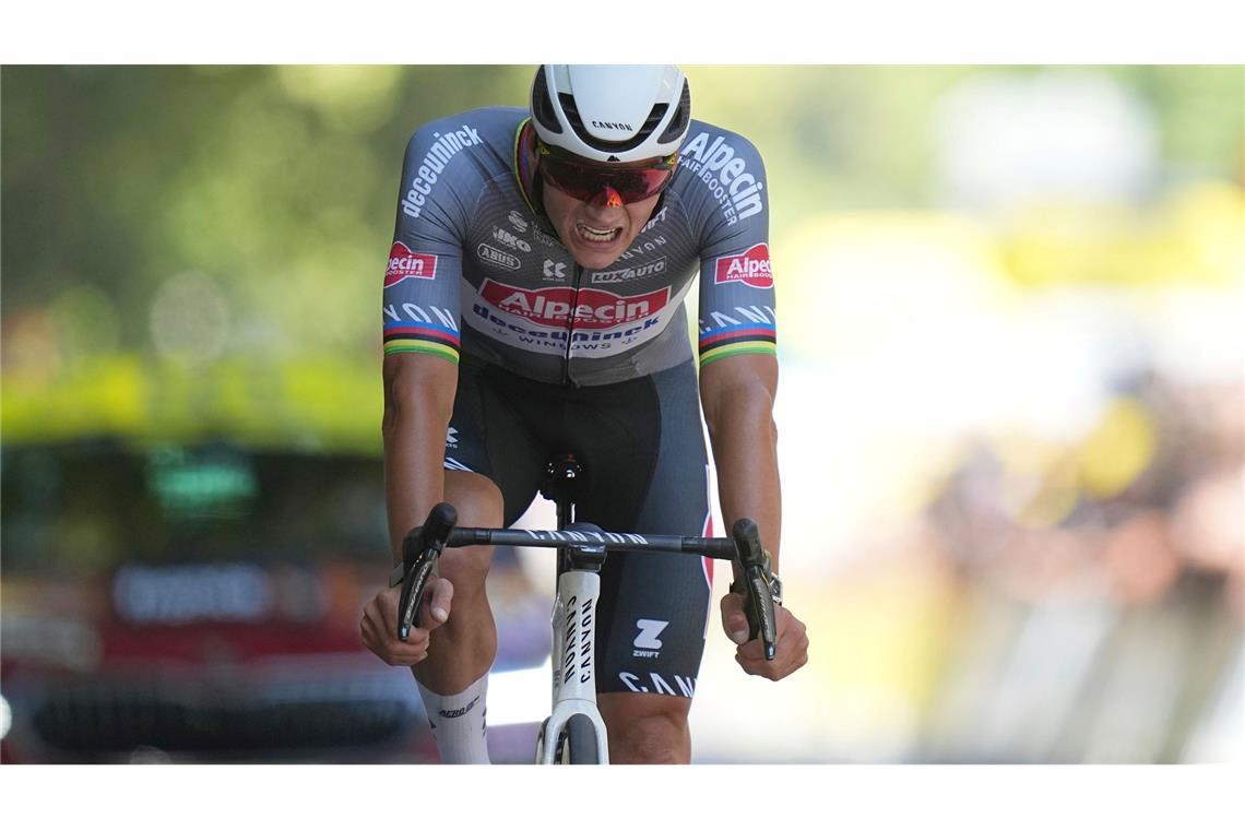 "Respekt": Pogacar stürzt und bedankt sich bei Konkurrenten Mathieu van der Poel hat seinen zweiten Etappensieg bei der 112. Tour de France knapp verpasst.