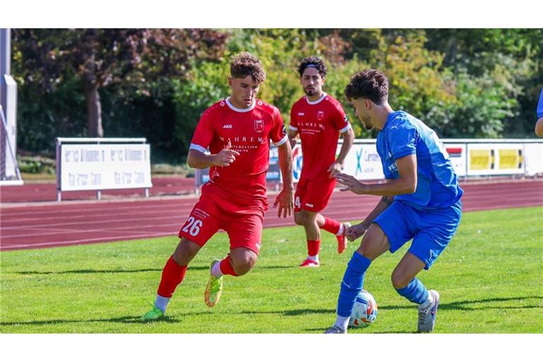 Matino Schlotterbeck (rotes Trikot, vorn) war am Samstag einer von vier Fellbacher Akteuren, die plötzlich ohne Spielberechtigung waren.
