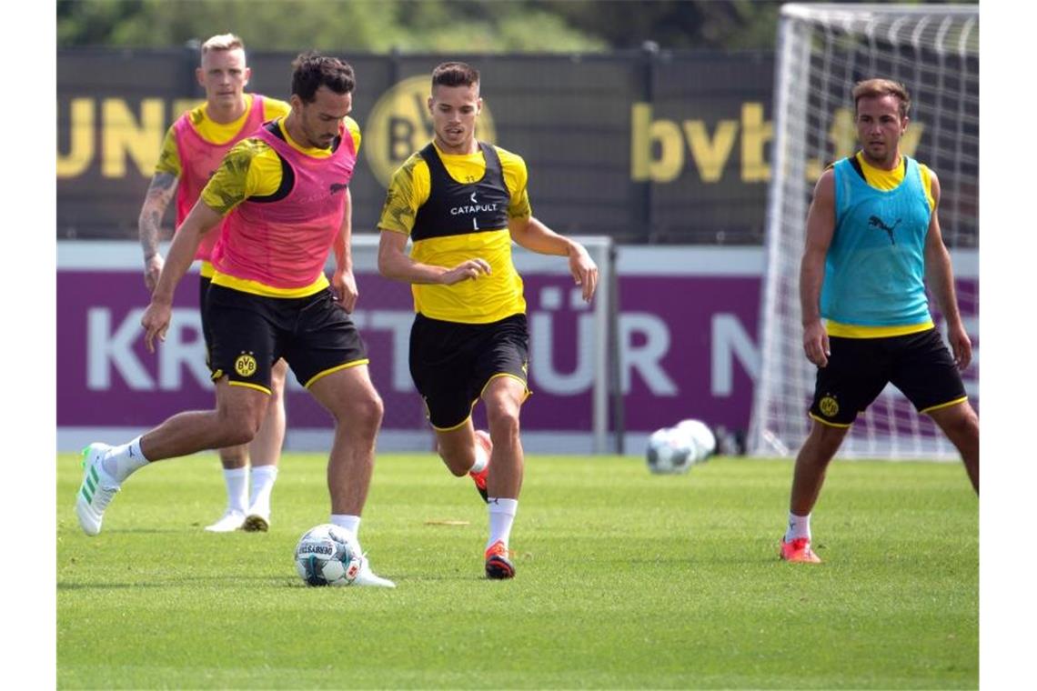 Hummels sorgt für BVB-Rummel - und für Konkurrenzkampf Mats Hummels (2.v.l.) kehrte zum BVB zurück. Foto: Federico Gambarini