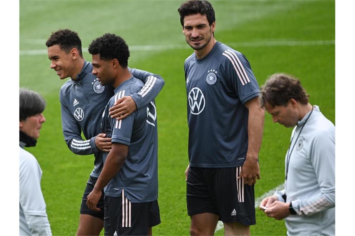 Löws Konkurrenzkampf in Seefeld - Bierhoff und der Tag X Mats Hummels konnte wieder am DFB-Training in Seefeld teilnehmen. Foto: Federico Gambarini/dpa