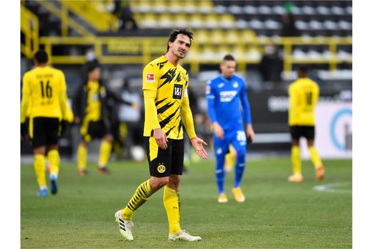 Mats Hummels steht die Enttäuschung nach dem 2:2 des BVB gegen Hoffenheims ins Gesicht geschrieben. Foto: Marius Becker/dpa