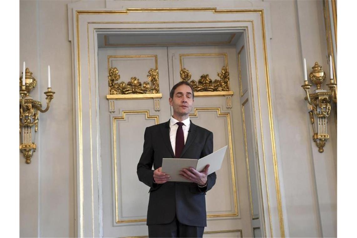 Mats Malm, Ständiger Sekretär der Schwedischen Akademie, verkündet in der Schwedischen Akademie den Literaturnobelpreisträger. Foto: Fredrik Sandberg/TT NEWS AGENCY/AP/dpa