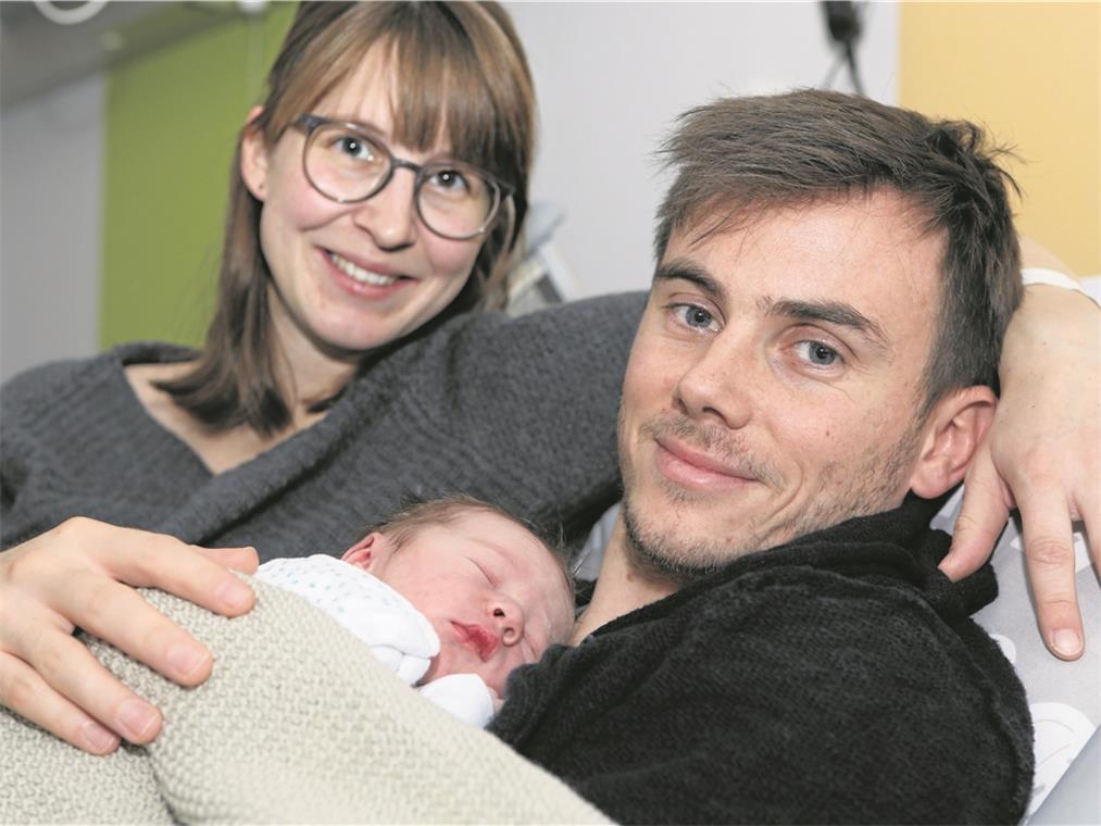 Mats ist das erste 2019er-Baby Mats Tochtermann mit seinen Eltern Sara und Tim. Foto: A. Palmizi