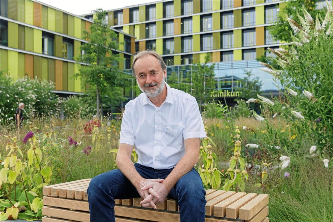 Matthias Haller war einst Krankenpfleger und Betriebsratsvorsitzender und leitet heute den Pflegedienst. Er stellt sich vor die Pflegekräfte. Foto: J. Fiedler