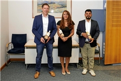 Matthias Hedrich (von links), Sabine Welte-Hauff und Vatan Ukaj haben den Wahlausgang im Aspacher Rathaus verfolgt. Foto: Dietmar van der Linden