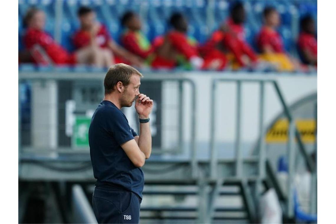 Matthias Kaltenbach ist vorerst offizieller Cheftrainer der TSG 1899 Hoffenheim. Foto: Uwe Anspach/dpa-Pool/dpa